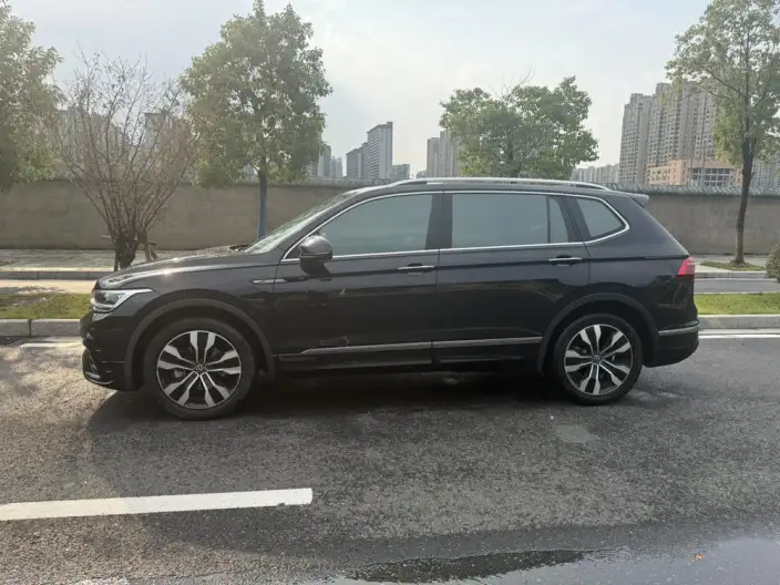 Volkswagen Tiguan L 2022 Model 330TSI Automatic 2WD R-Line Enjoy the version more – фото 4