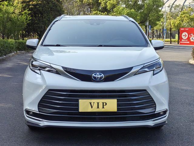 Toyota Sienna 2021 2.5L Hybrid Premium – фото 2
