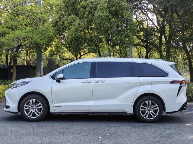 Toyota Sienna 2021 2.5L Hybrid Premium – фото 4