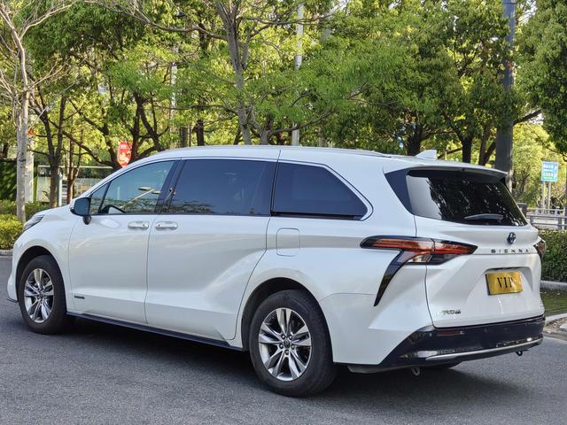 Toyota Sienna 2021 2.5L Hybrid Premium – фото 7