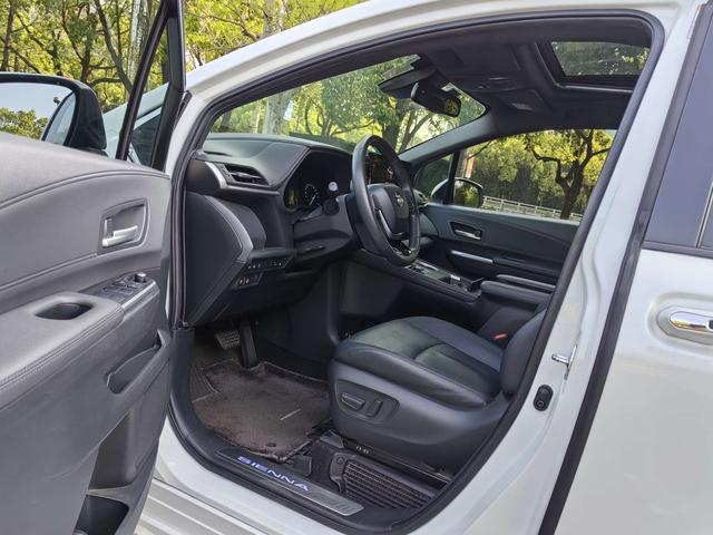 Toyota Sienna 2021 2.5L Hybrid Premium – фото 8