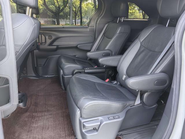 Toyota Sienna 2021 2.5L Hybrid Premium – фото 9