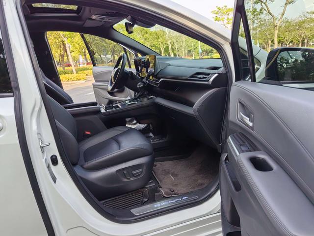 Toyota Sienna 2021 2.5L Hybrid Premium – фото 10