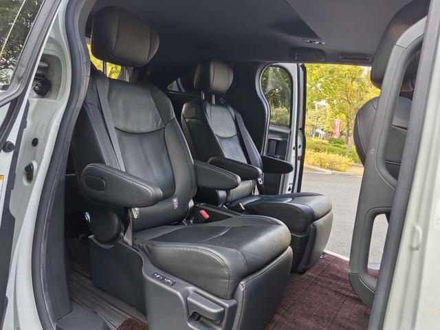 Toyota Sienna 2021 2.5L Hybrid Premium – фото 11
