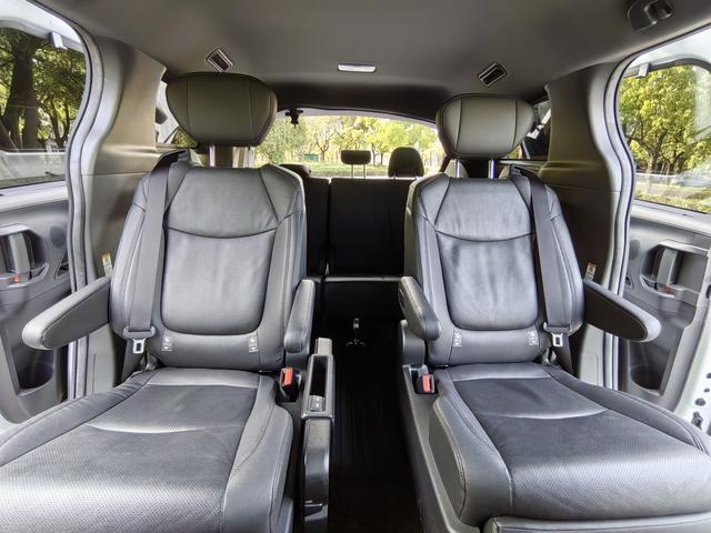 Toyota Sienna 2021 2.5L Hybrid Premium – фото 12