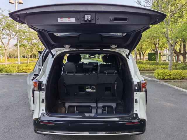 Toyota Sienna 2021 2.5L Hybrid Premium – фото 13