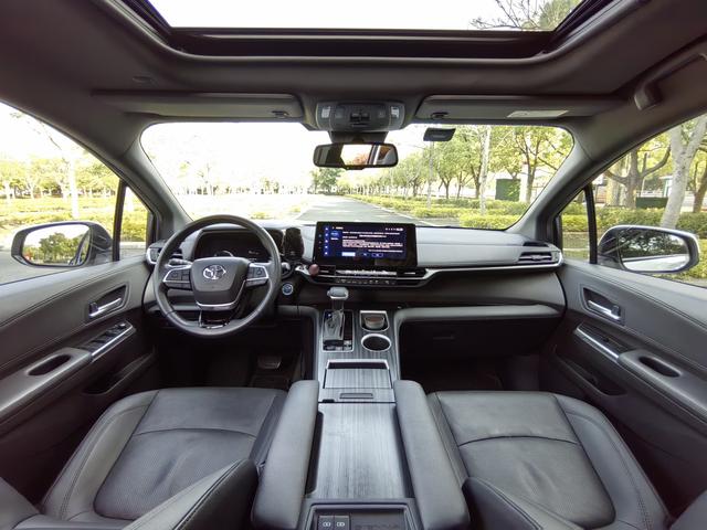 Toyota Sienna 2021 2.5L Hybrid Premium – фото 15