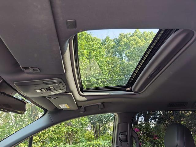 Toyota Sienna 2021 2.5L Hybrid Premium – фото 24