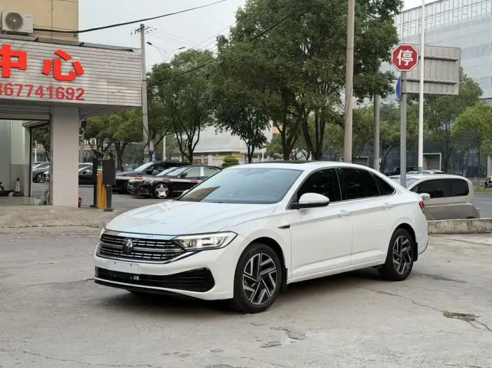 Volkswagen Sagitar 2023 Model 300TSI DSG Beyond Edition – фото 1