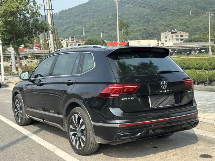 Volkswagen Tiguan L 2022 Model 330TSI Automatic 2WD R-Line Enjoy the version more – фото 4