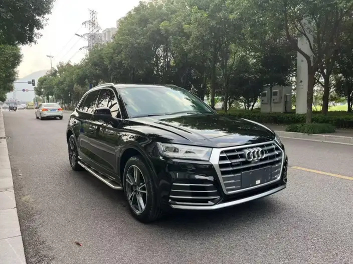 Audi Q5L 2020 Model 45 TFSI Exclusive Fashion Model – фото 3