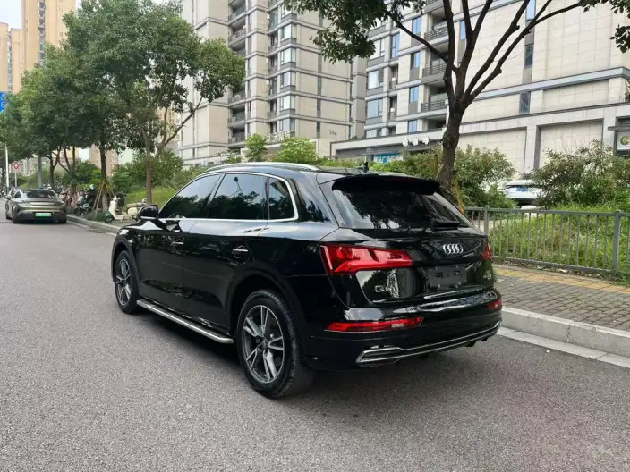 Audi Q5L 2020 Model 45 TFSI Exclusive Fashion Model – фото 5