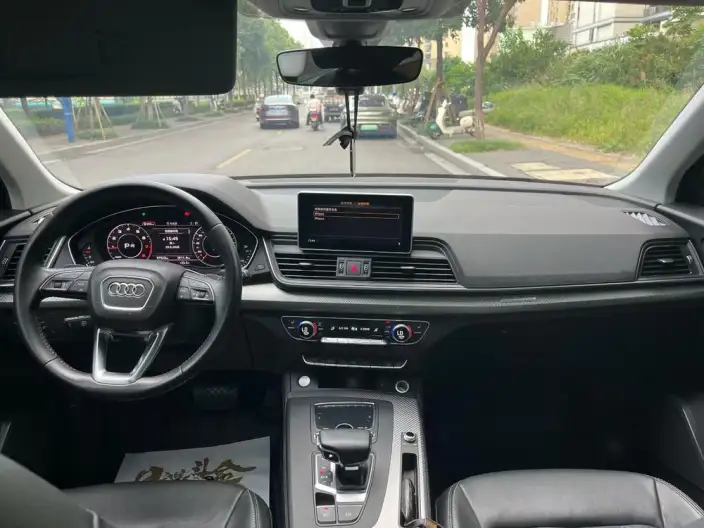 Audi Q5L 2020 Model 45 TFSI Exclusive Fashion Model – фото 7