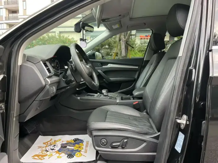Audi Q5L 2020 Model 45 TFSI Exclusive Fashion Model – фото 8