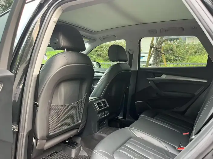 Audi Q5L 2020 Model 45 TFSI Exclusive Fashion Model – фото 9