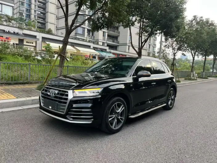 Audi Q5L 2020 Model 45 TFSI Exclusive Fashion Model – фото 10