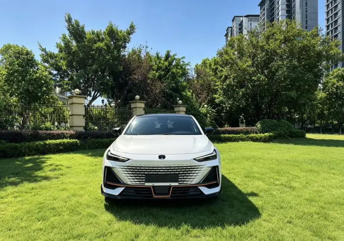 Changan UNI-V 2022 Model 1.5T Sports Edition – фото 2