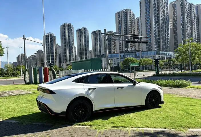 Changan UNI-V 2022 Model 1.5T Sports Edition – фото 6