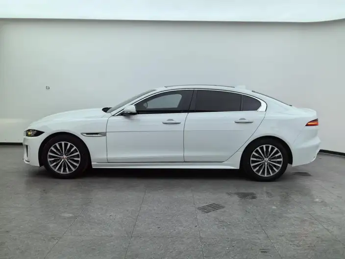 Jaguar XE L 2020 Model 2.0T 200PS R-DYNAMIC Youth Sports Edition – фото 4