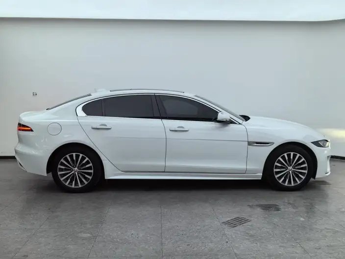 Jaguar XE L 2020 Model 2.0T 200PS R-DYNAMIC Youth Sports Edition – фото 8