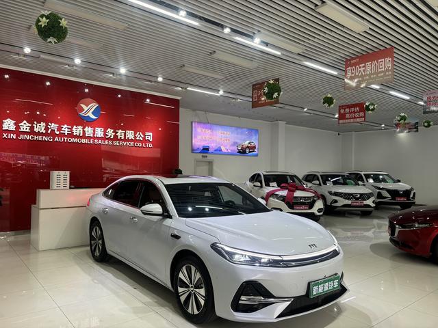 Geely Galaxy A7 PHEV 2025 модификация 150km Tiggo + Edition – фото 3