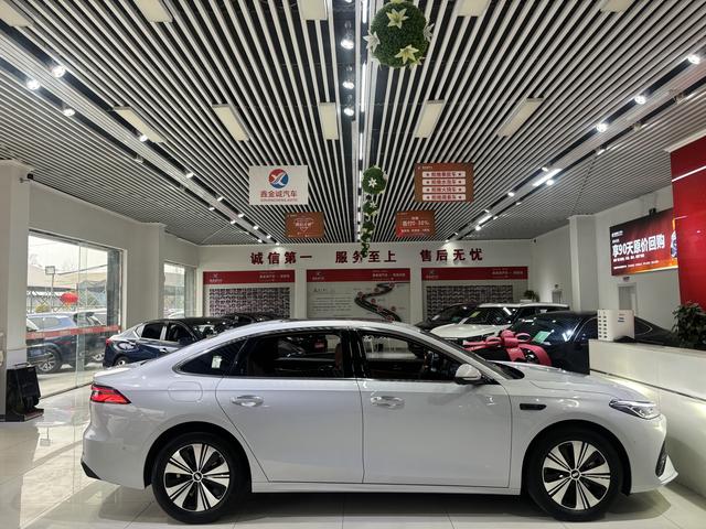 Geely Galaxy A7 PHEV 2025 модификация 150km Tiggo + Edition – фото 4