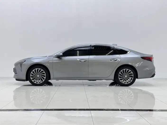 Buick LaCrosse 2023 Model 28T Automatic Yue Zun Edition – фото 4