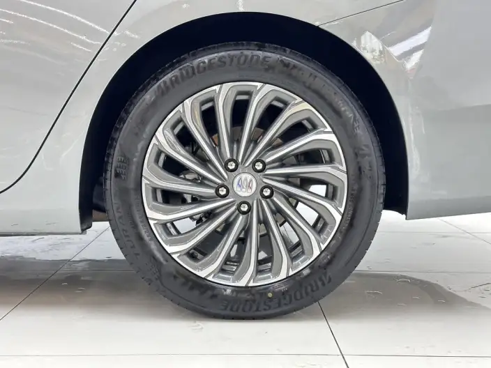 Buick LaCrosse 2023 Model 28T Automatic Yue Zun Edition – фото 9