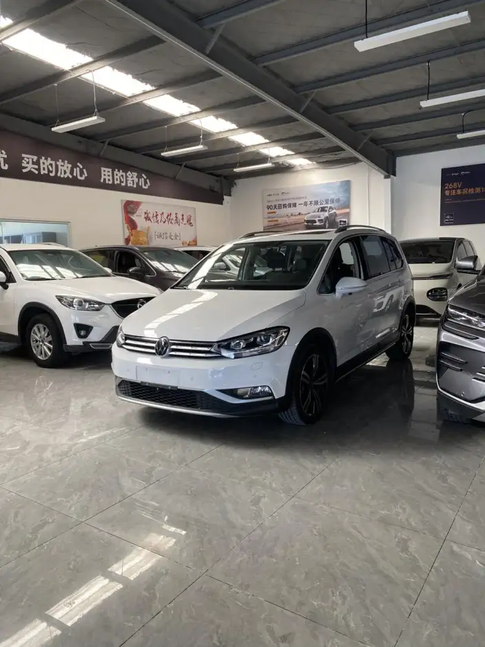 Volkswagen Touran L 2021 Model 280TSI DSG Explore Deluxe Edition 7 seat – фото 1