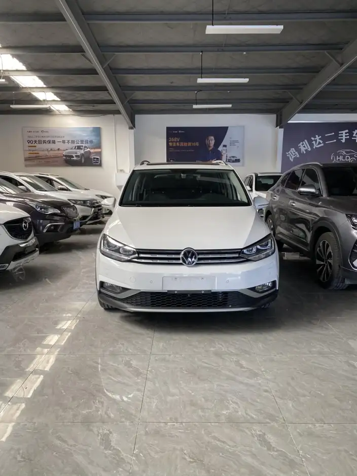 Volkswagen Touran L 2021 Model 280TSI DSG Explore Deluxe Edition 7 seat – фото 2