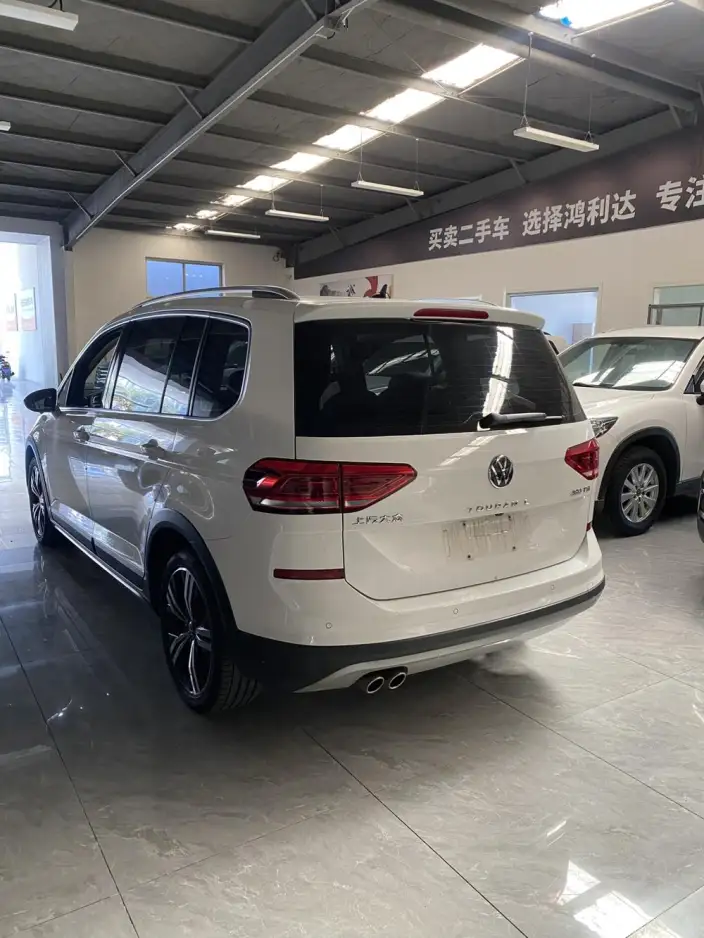 Volkswagen Touran L 2021 Model 280TSI DSG Explore Deluxe Edition 7 seat – фото 4