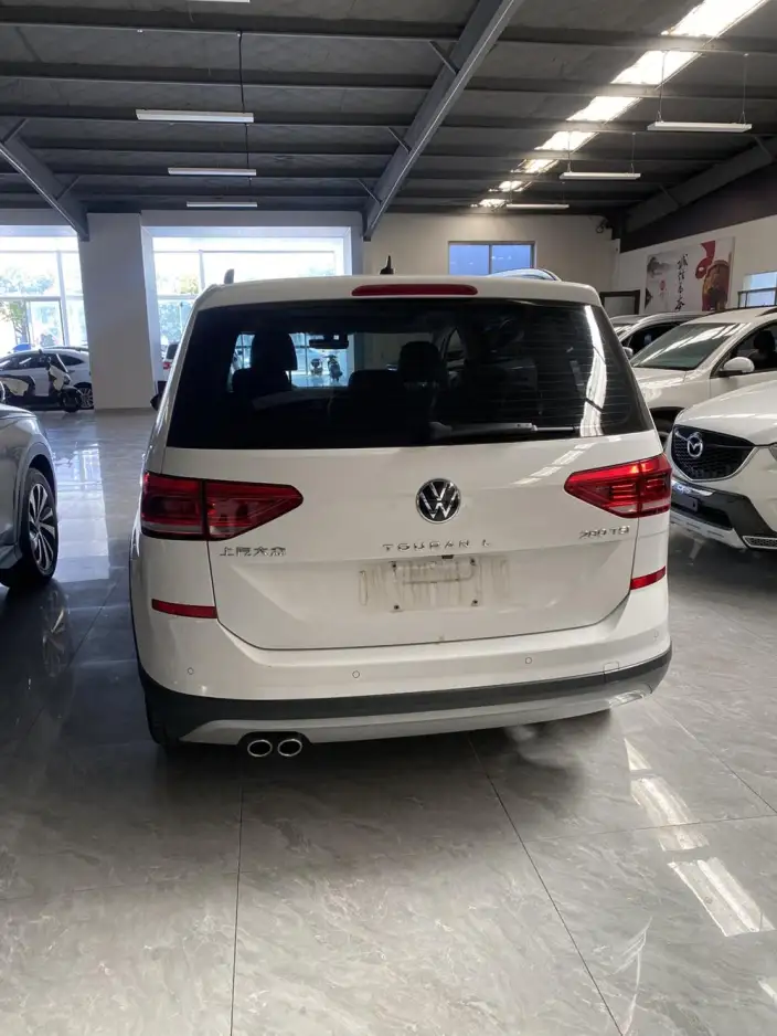Volkswagen Touran L 2021 Model 280TSI DSG Explore Deluxe Edition 7 seat – фото 5