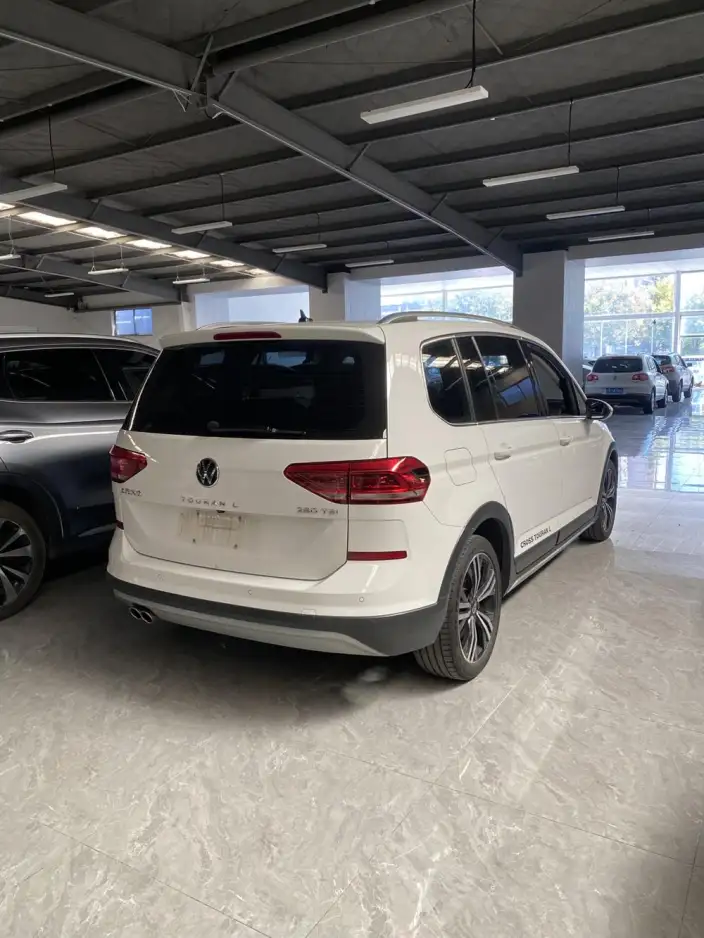 Volkswagen Touran L 2021 Model 280TSI DSG Explore Deluxe Edition 7 seat – фото 6
