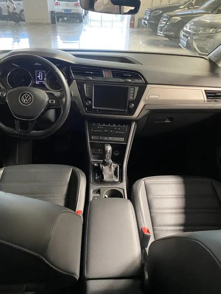 Volkswagen Touran L 2021 Model 280TSI DSG Explore Deluxe Edition 7 seat – фото 7