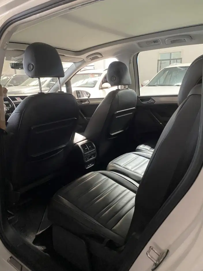 Volkswagen Touran L 2021 Model 280TSI DSG Explore Deluxe Edition 7 seat – фото 8