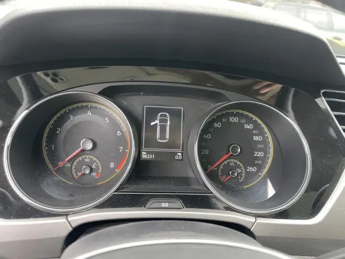 Volkswagen Touran L 2021 Model 280TSI DSG Explore Deluxe Edition 7 seat – фото 9