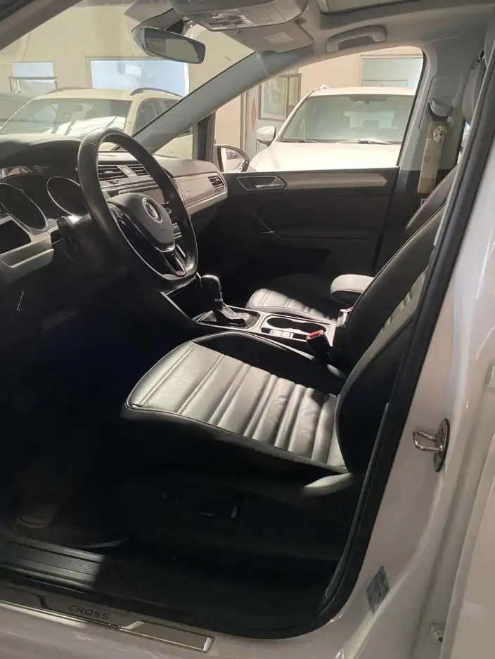 Volkswagen Touran L 2021 Model 280TSI DSG Explore Deluxe Edition 7 seat – фото 10