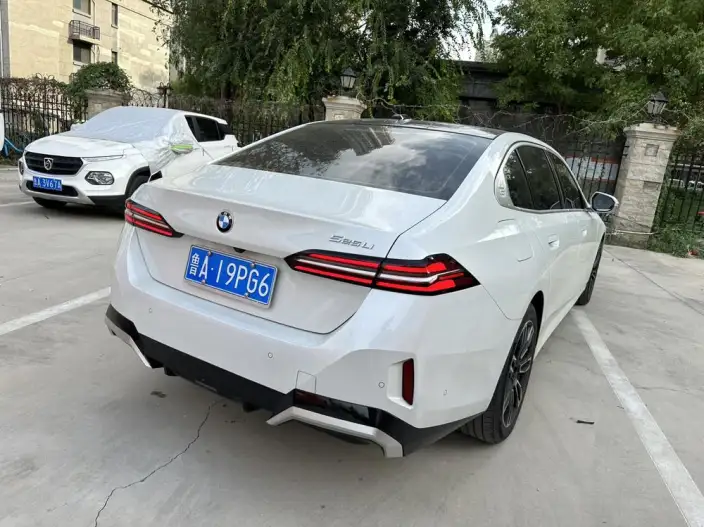BMW 5 Series 2024 Model 525Li M Sports Set – фото 6