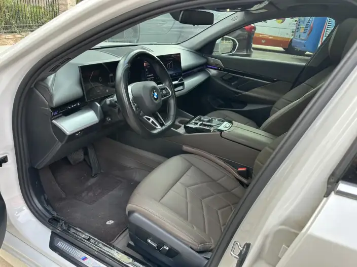 BMW 5 Series 2024 Model 525Li M Sports Set – фото 8