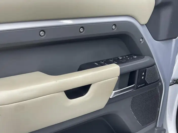 Land Rover Defender 2021 Model 110 P400 X-Dynamic HSE – фото 3