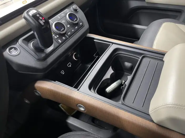 Land Rover Defender 2021 Model 110 P400 X-Dynamic HSE – фото 10