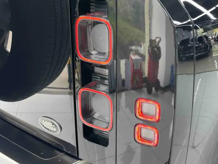 Land Rover Defender 2024 Model 110 3.0T P400 X – фото 6