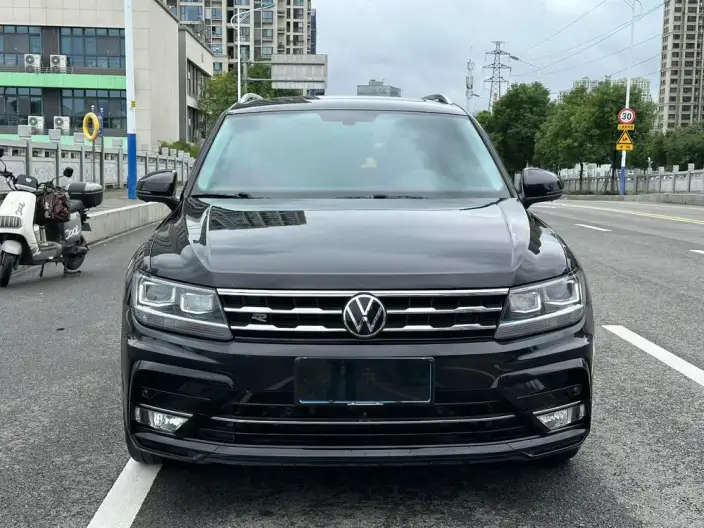 Volkswagen Tiguan L 2020 Model 330TSI Automatic 2WD R-Line Ultimate Edition China VI – фото 2