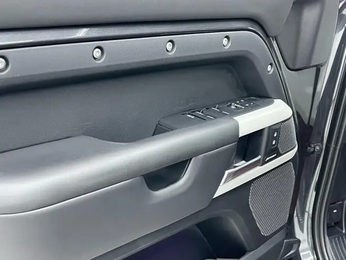 Land Rover Defender 2023 Model Facelift 110 P400 X-Dynamic HSE – фото 9