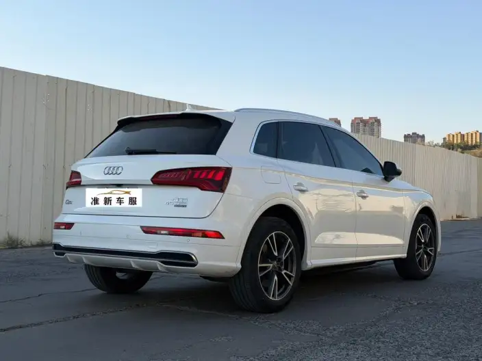 Audi Q5L 2020 Model Facelift 40 TFSI Rong Xiang Fashion Model – фото 6