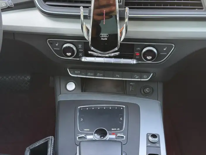 Audi Q5L 2020 Model Facelift 40 TFSI Rong Xiang Fashion Model – фото 7