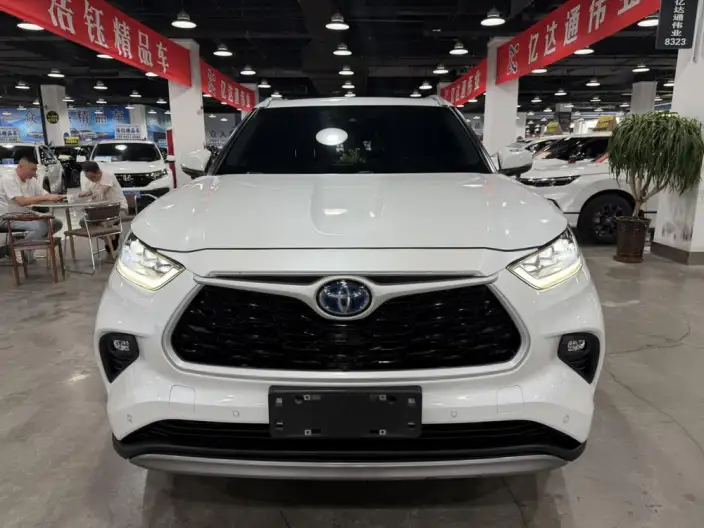 Toyota Highlander 2022 Model Hybrid 2.5L 4WD Premium Edition 7 seat – фото 2