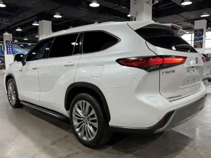 Toyota Highlander 2022 Model Hybrid 2.5L 4WD Premium Edition 7 seat – фото 4