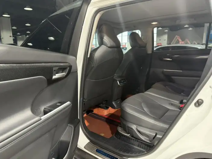 Toyota Highlander 2022 Model Hybrid 2.5L 4WD Premium Edition 7 seat – фото 9