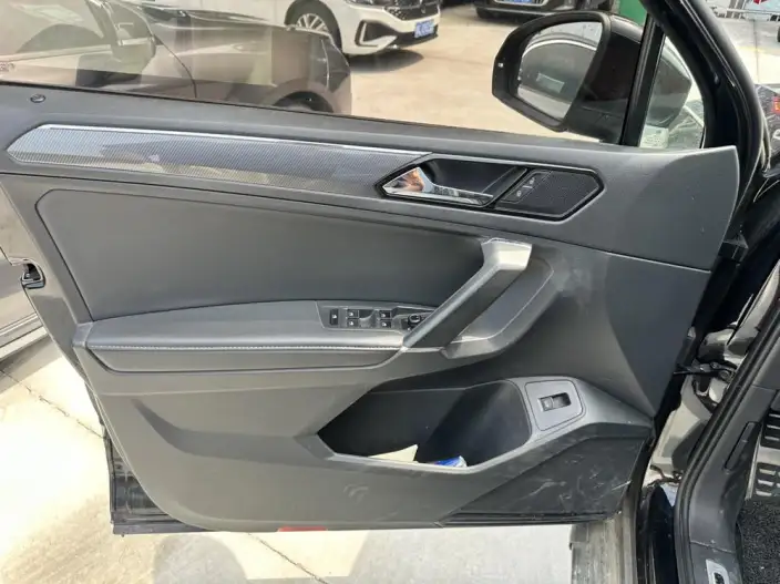 Volkswagen Tiguan L 2021 Model 330TSI Automatic 2WD R-Line Enjoy the version more – фото 7